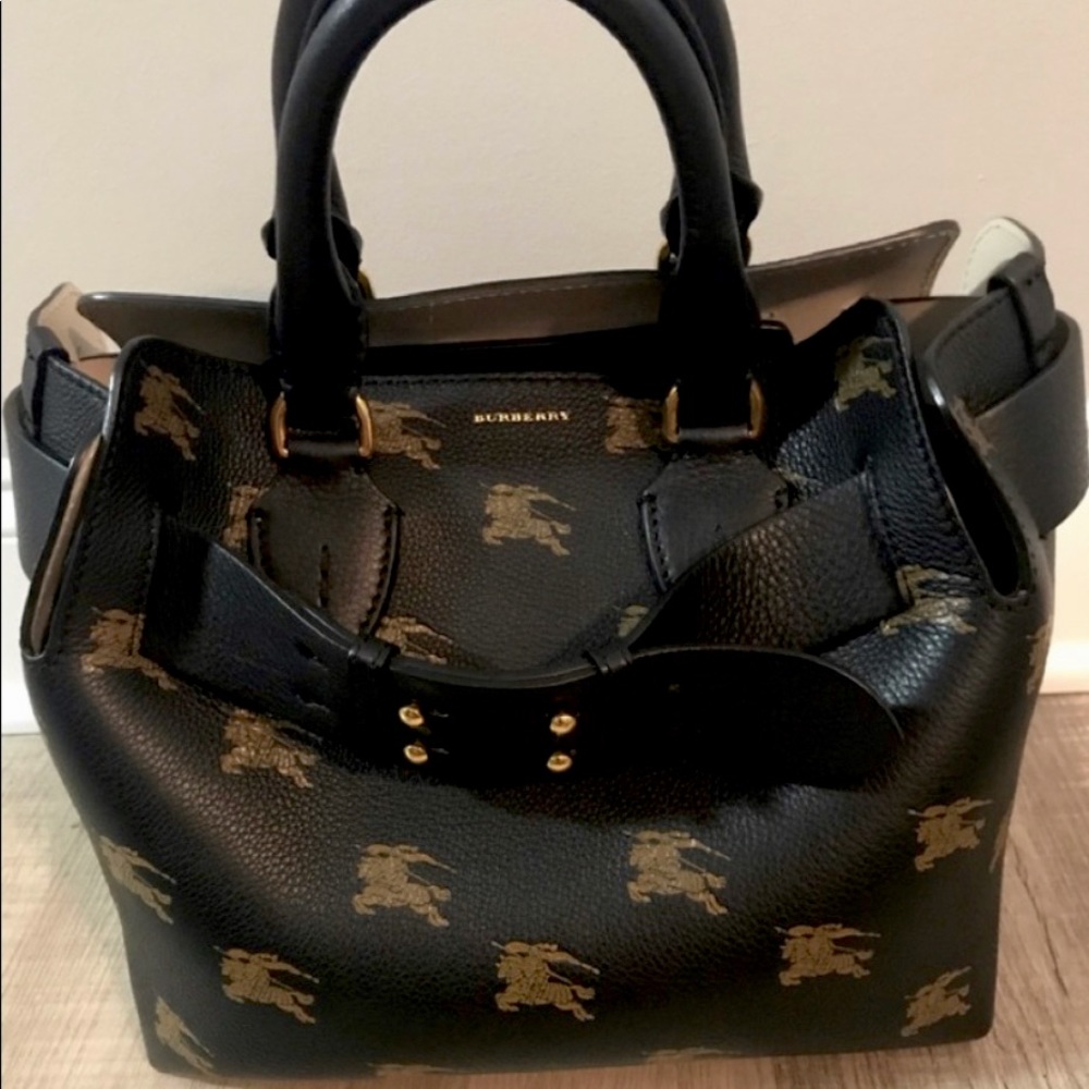 🔥Hot sale! 🔥BURBERRY BAG -LIKE NEW - Picture 2 of 10